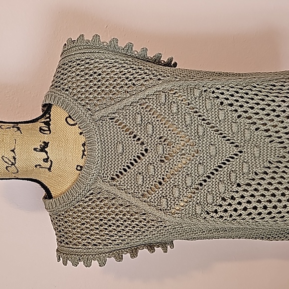 Green Sleeveless Sweater - Picture 2 of 8